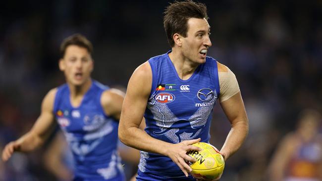 Sam Wright on the burst for North Melbourne in 2018.