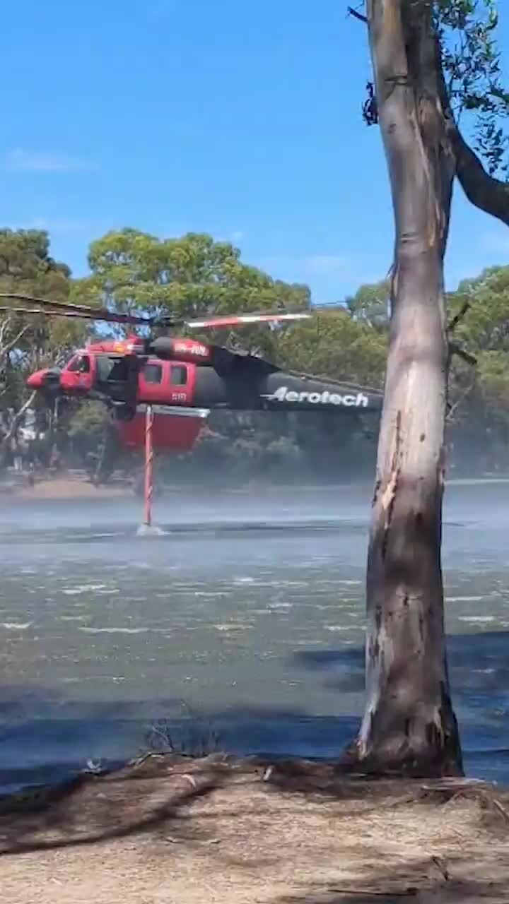 Gulfview Heights fire- Helicopter fills up, dumps on Adelaide blaze