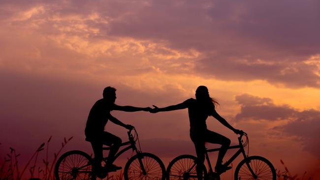 Are you putting all of the effort and romance into your relationship? Picture: Everton Vila, Unsplash