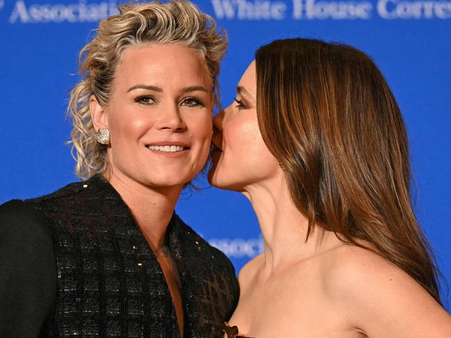 US former football player Ashlyn Harris (L) and US actress Sophia Bush arrive for the White House Correspondents' Association (WHCA) dinner at the Washington Hilton, in Washington, DC, on April 27, 2024. (Photo by Drew ANGERER / AFP)