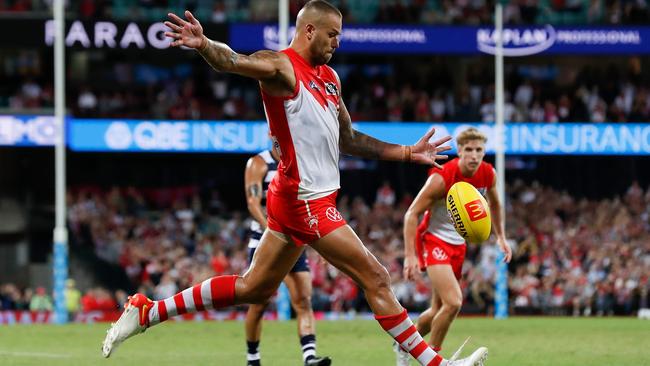 Lance Franklin kicks his 1000th at the Sydney Cricket Ground. Picture: Michael Willson/AFL Photos via Getty Images