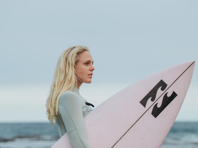 Laura Enever, surfer.