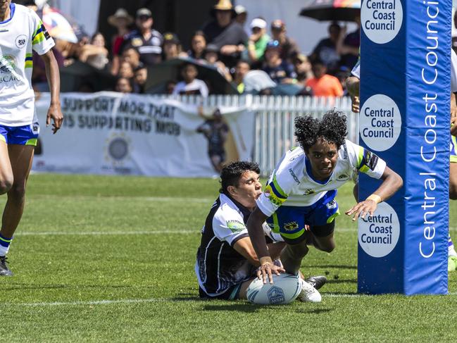 Neihanna Hippi scores a try. Picture: Andrea Francolini