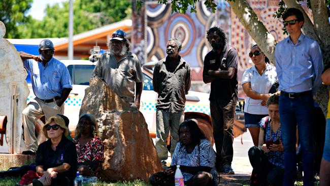 Members of the community rally at Peko Park in Tenant Creek to discuss recent issues in the township, as they wait for Acting Chief Minister Nicole Manison and Police Commissioner Reece Kershaw to arrive from Darwin and speak to them.