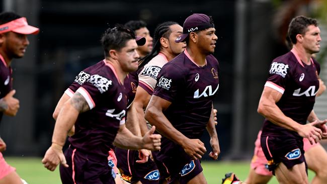 BRISBANE, AUSTRALIA – FEBRUARY 02: Selwyn Cobbo and teammates run during a Brisbane Broncos NRL training session at Gilbert Park on February 02, 2023 in Brisbane, Australia. (Photo by Bradley Kanaris/Getty Images)