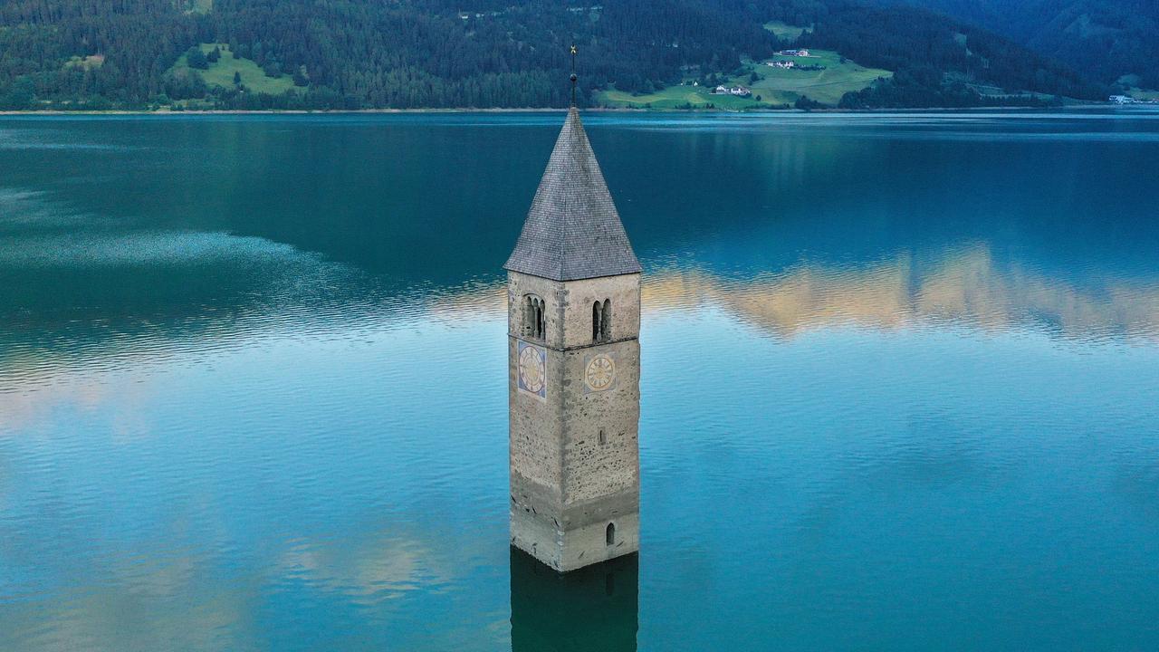 The lake has become a tourist attraction in its own right. Picture: Miguel Medina/AFP