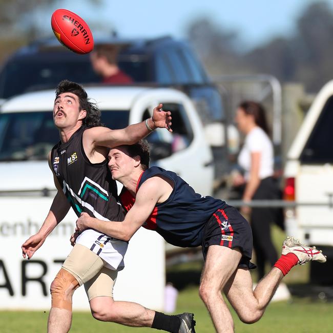 Swift’s Creek’s Richard Crabtree tackles Omeo-Benambra’s Jordan Robertson.