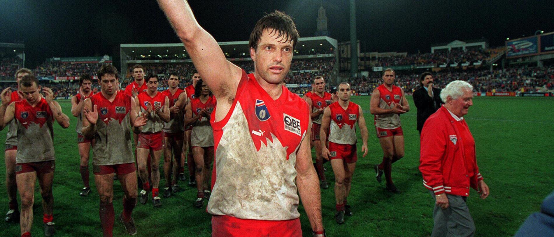 Paul Roos playing his last match before retirement after Sydney Swans v Adelaide AFL elimination semi-final game, 12/09/98.Australian Rules