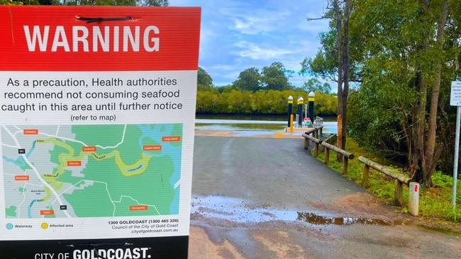 A new sign warning people not to eat fish caught in the Logan River was erected this month. Picture: Judith Kerr