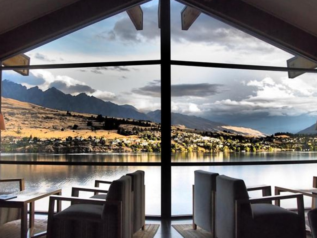 The Rees Hotel is situated right on the shores of Lake Wakatipu.