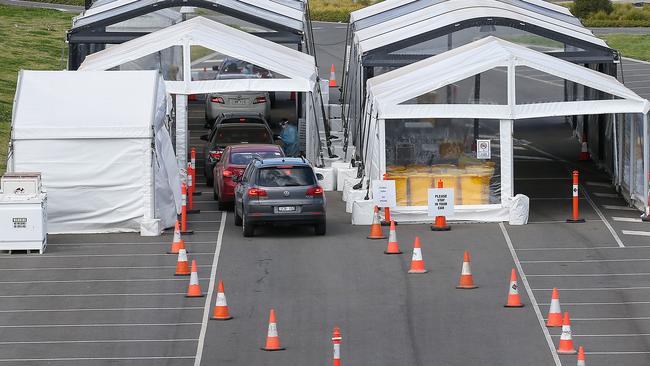 People get tested for COVID-19 at a Dandenong drive-through centre. Picture : NCA NewsWire / Ian Currie