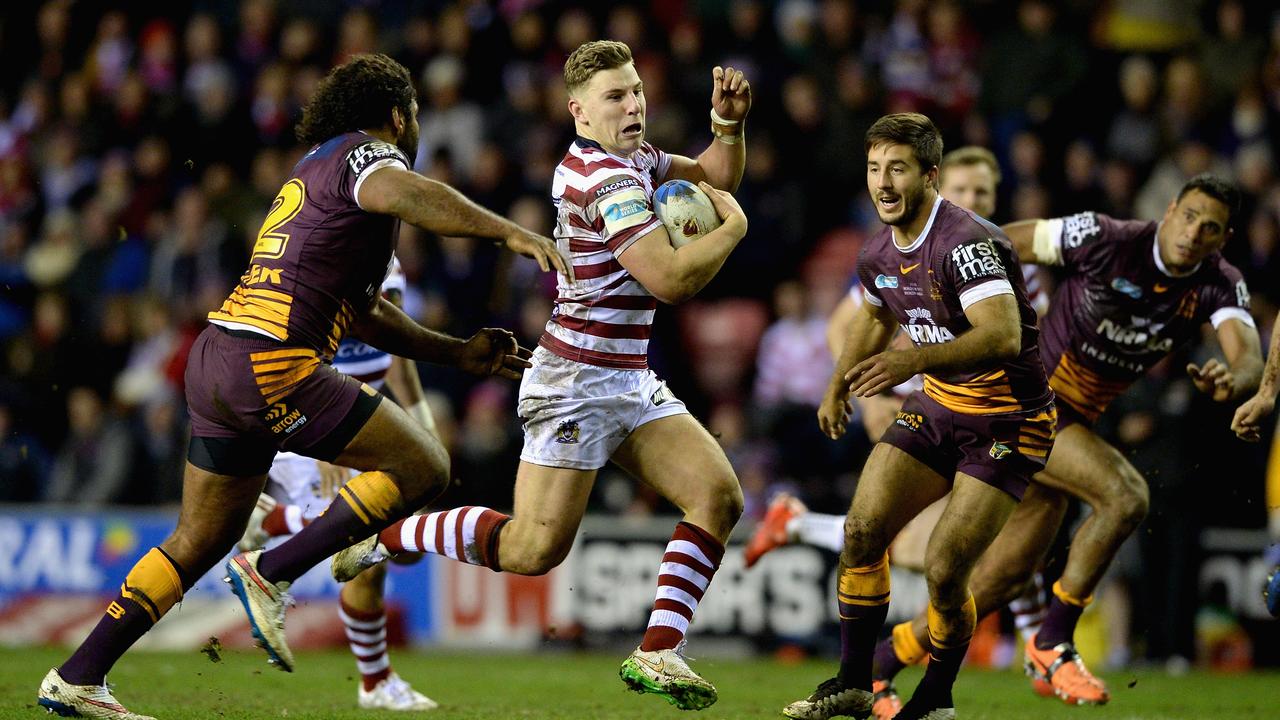 George Williams runs past Sam Thaiday, Ben Hunt and Justin Hodges