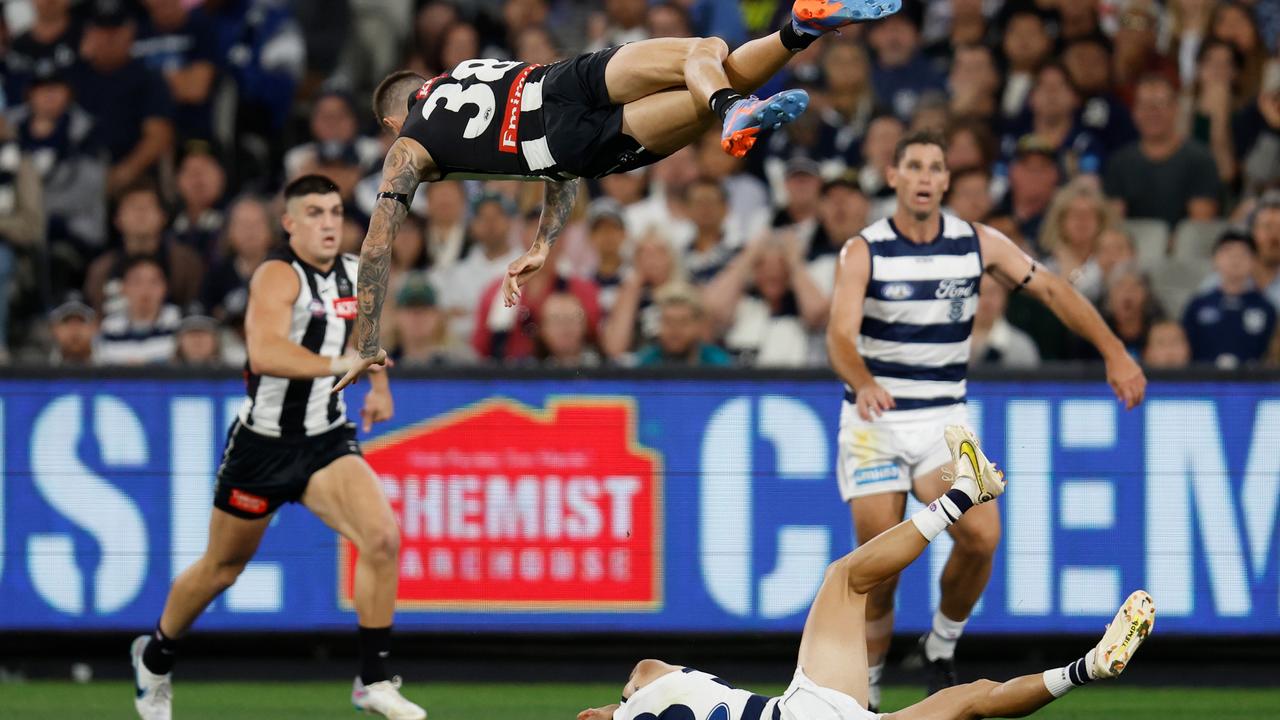 Jeremy Howe collided with Tyson Stengle in a sickening mid-air collision.