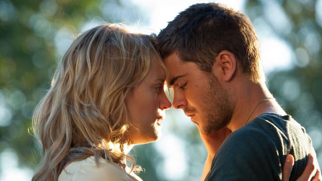 Taylor Schilling and Zac Efron in The Lucky One.