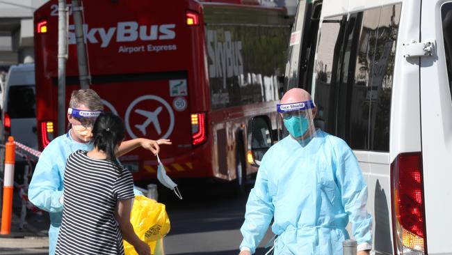 Hotel quarantine residents being evacuated from the Melbourne Airport Holiday Inn on Wednesday. Picture: NCA NewsWire/ David Crosling