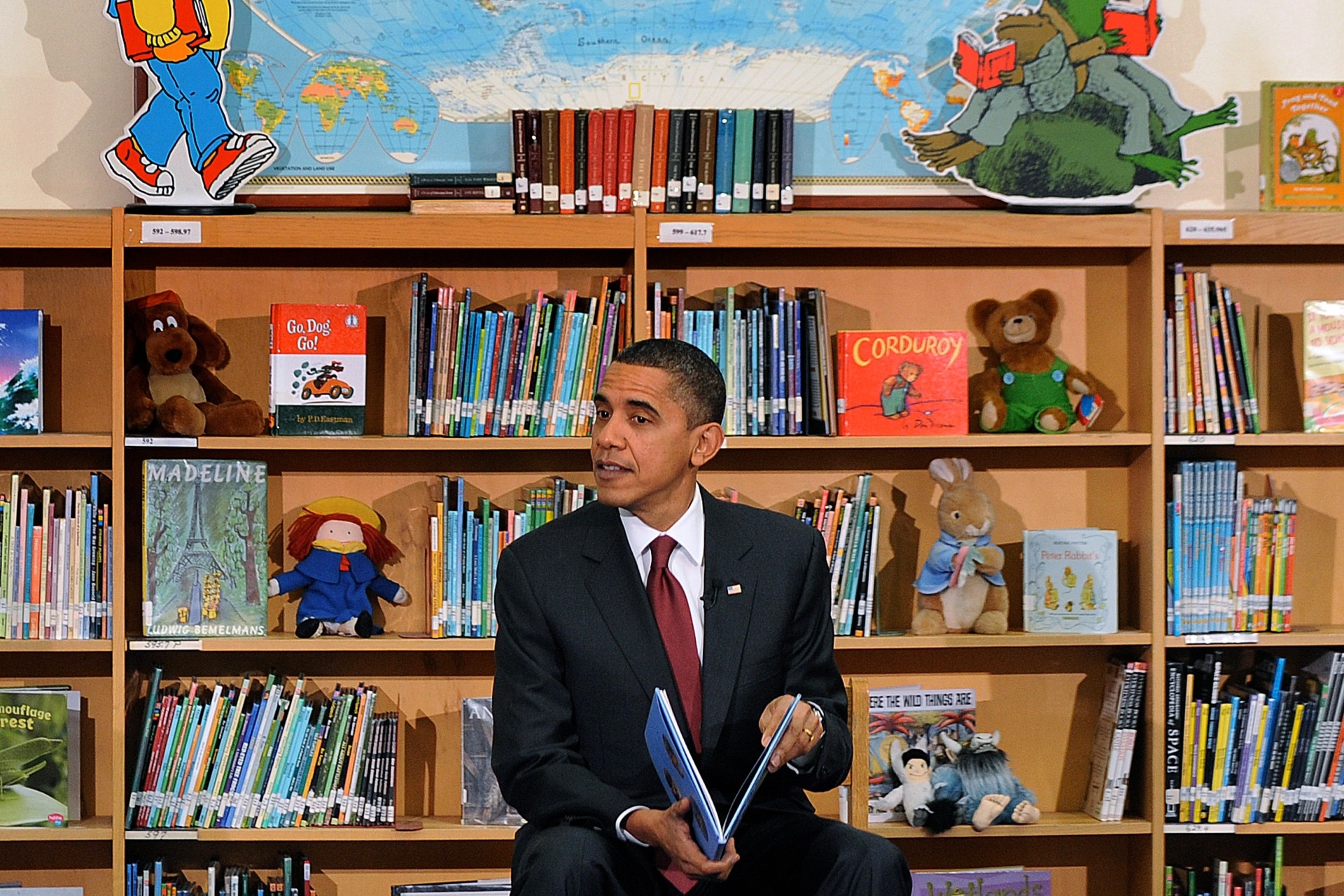 barack obama reading a book