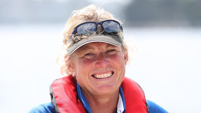 Wendy Tuck has become the first female skipper to win a round-the-world yacht race.