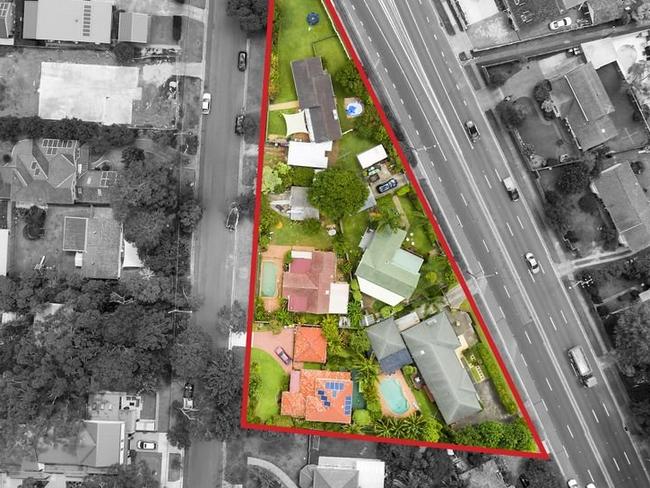 The five lots in Forest Way being sold as one