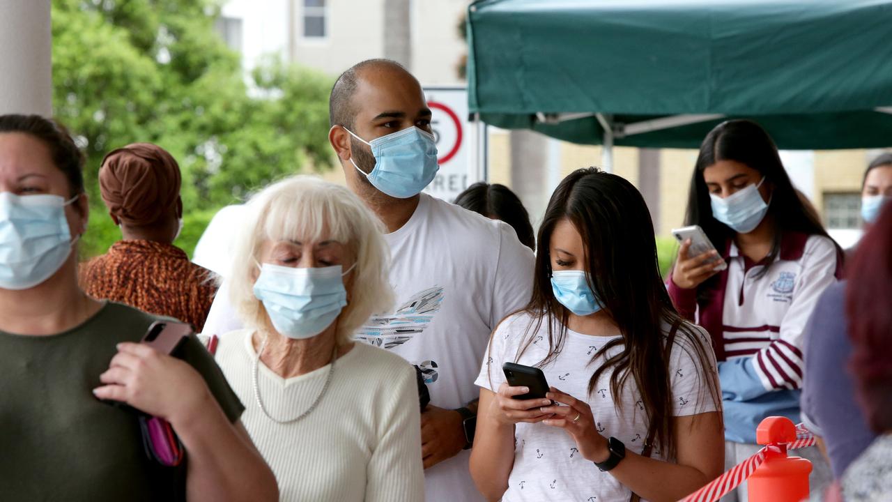 People lining up at the Eight Mile Plains testing clinic, on Brisbane’s southside. Photo: Steve Pohlner