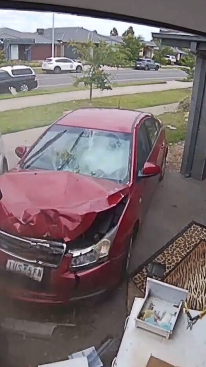 Melbourne family escapes massive crash