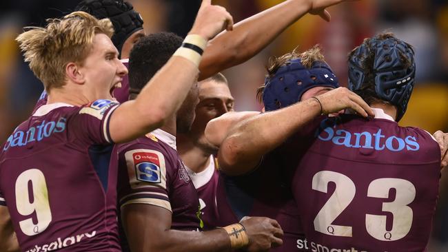 BRISBANE, AUSTRALIA - AUGUST 15: Queensland Reds players celebrate a Jock Campbell try during the round seven Super Rugby AU match between the Queensland Reds and the Melbourne Rebels at Suncorp Stadium on August 15, 2020 in Brisbane, Australia. (Photo by Albert Perez/Getty Images)