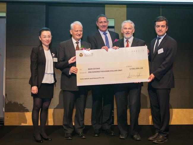 Sam Dastyari (right)  at a Yuhu donation.