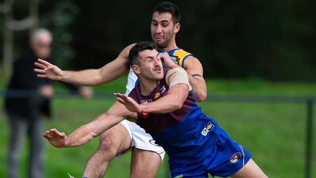 Banyule’s Jack Sammartino throws himself at the footy. Picture: Field of View Photography