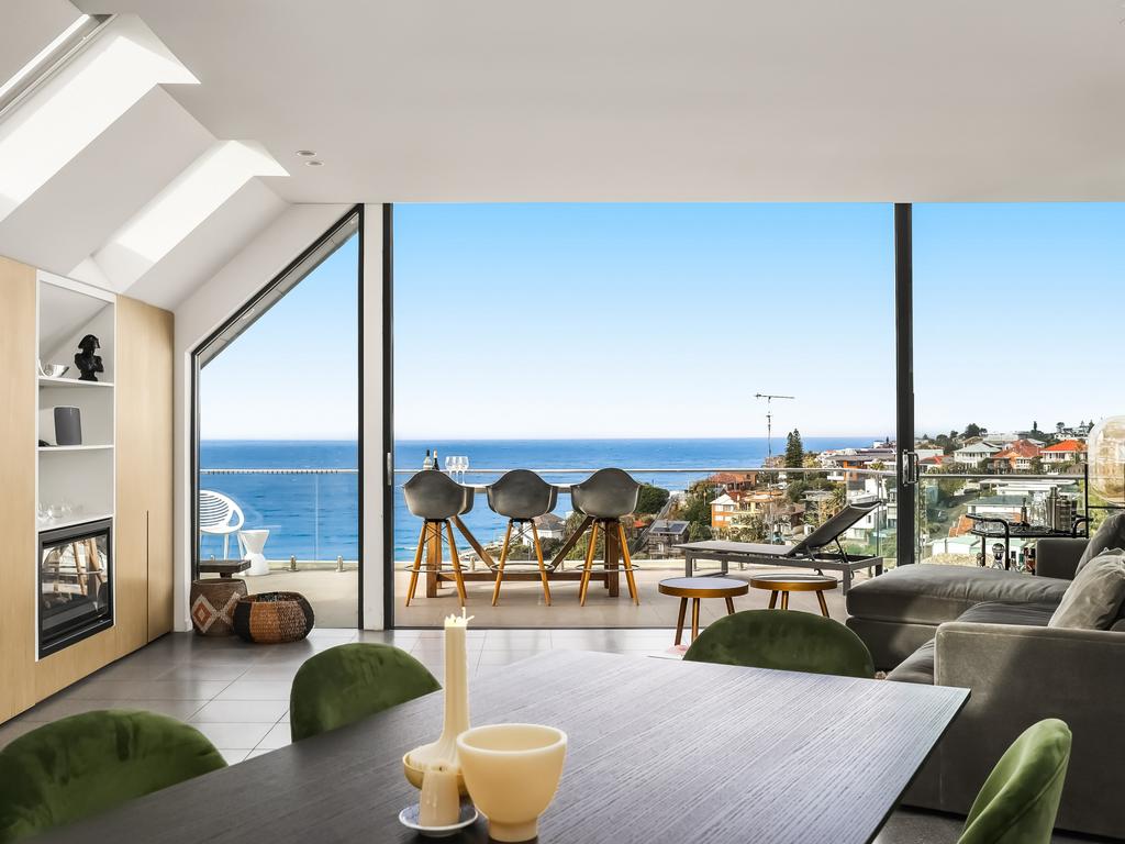 The price guide for the Tamarama penthouse has tumbled.