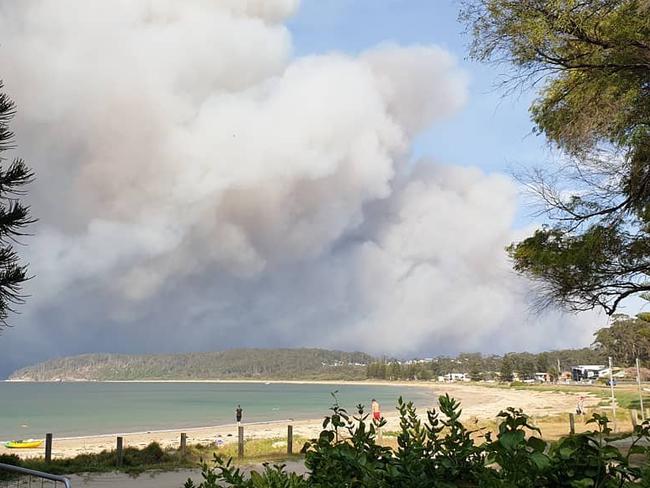 Views of Mogo Bushfire from Long Beach From source:https://www.instagram.com/p/B6tlygZnWHA/