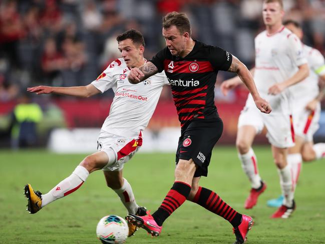SYDNEY, AUSTRALIA - FEBRUARY 21: Simon Cox of the Wanderers takes a shot on goal during the round 20 A-League match between the Western Sydney Wanderers and Adelaide United at Bankwest Stadium on February 21, 2020 in Sydney, Australia. (Photo by Matt King/Getty Images)