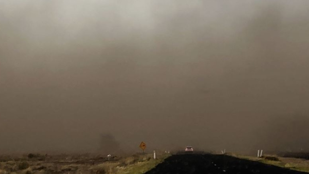 Horrifying scenes as a supercell storm sends a wall of dust across Queensland