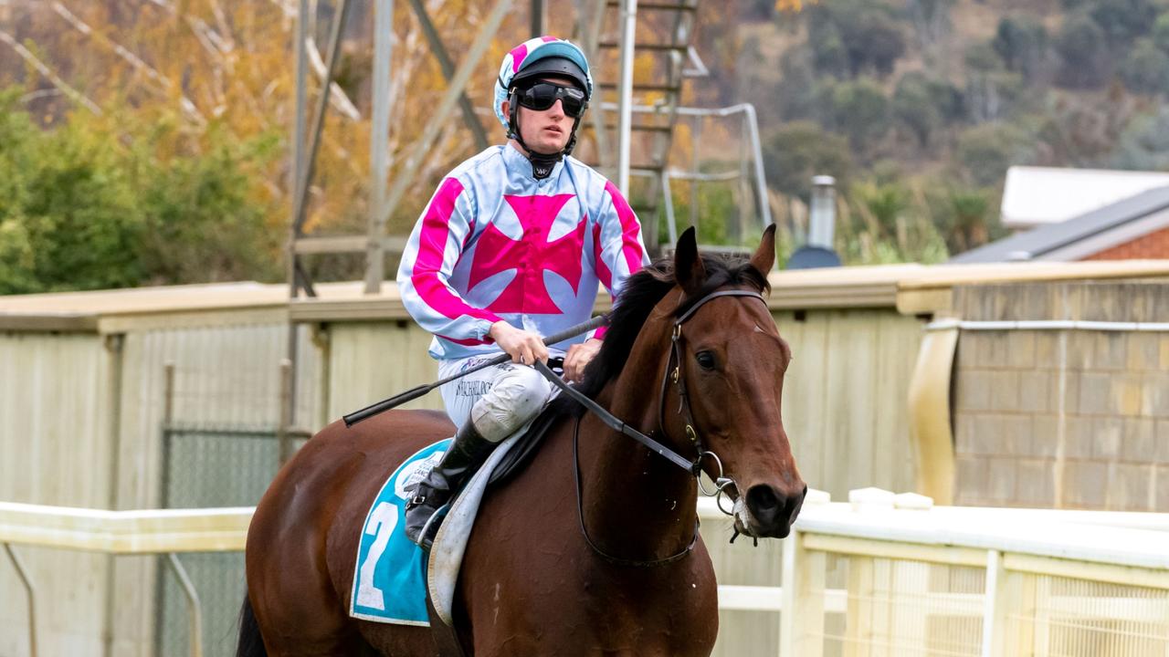 ‘Embarrassed’ jockey Michael Poy loses appeal for Kyneton lap miscalulation