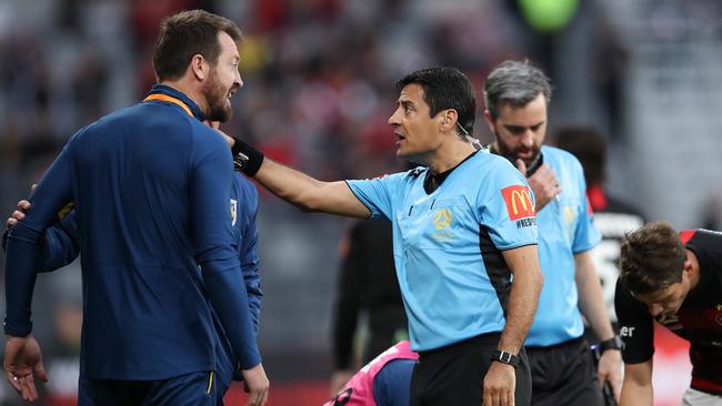 Referee Alireza Faghani clashes with a Mariners assistant. Picture: Brendon Thorne/Getty