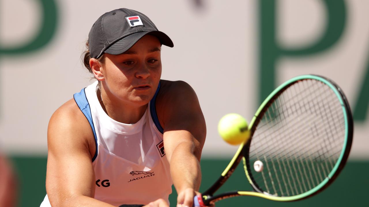 French Open 2021 results Ash Barty retires injured vs Magda Linette, tennis world reacts news.au — Australias leading news site