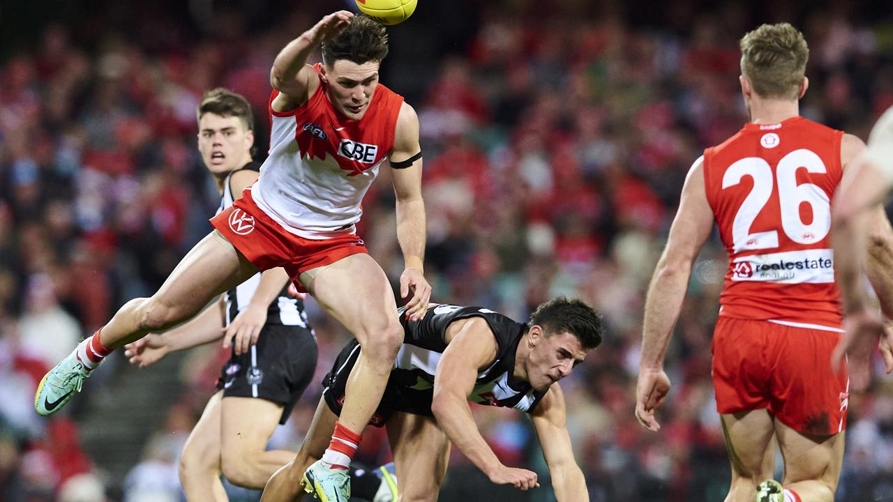 A rivalry is developing between damaging runners Errol Gulden and Nick Daicos (centre), who both want to play 100 per cent game time despite their heavy midfield loads. Picture: Brett Hemmings / Getty Images