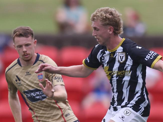 NEWCASTLE, AUSTRALIA - JANUARY 12: Jed Drew of Macarthur FC with the ball during the round 13 A-League Men match between Newcastle Jets and Macarthur FC at McDonald Jones Stadium, on January 12, 2025, in Newcastle, Australia. (Photo by Scott Gardiner/Getty Images)