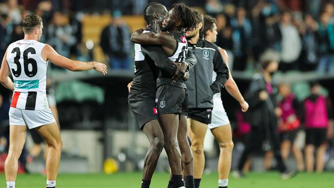 Aliir and Frederick celebrate on the final siren. (Photo by Daniel Kalisz/Getty Images)