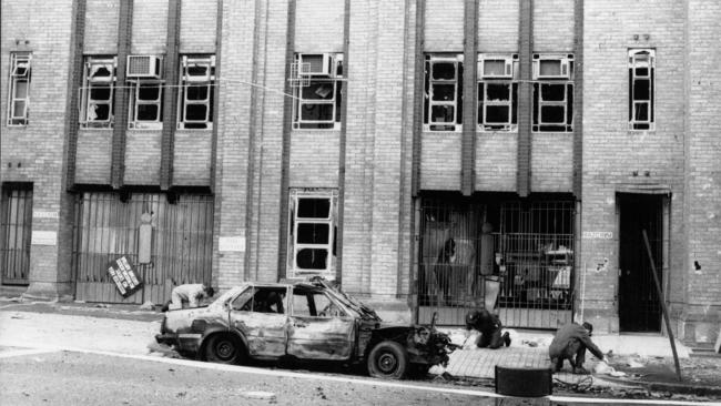 The scene outside Russell St Police Headquarters after the car bombings on the Thursday before Easter, March 1986.