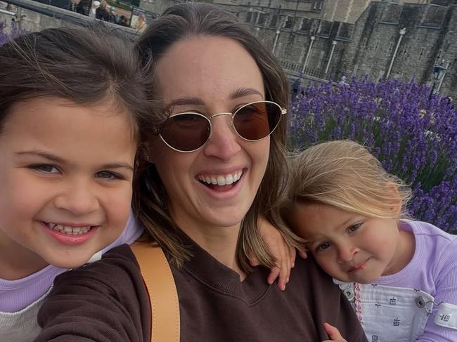 Rachel Khawaja Instagram post from England – First few days in London, little bit of rain, little bit of sightseeing, lots of tubes and lots of chaos Picture Instagram