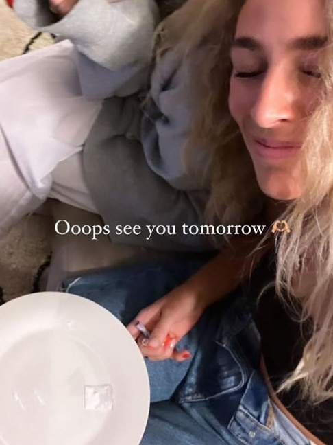 Cassidy in the deleted photo holding a plate with white powder. Picture: Instagram/CattCity