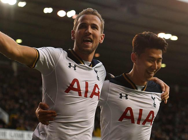 Tottenham Hotspur's English striker Harry Kane (L) celebrates with Tottenham Hotspur's South Korean striker Son Heung-Min after shooting from the penalty spot to score his team's first goal during the English Premier League football match between Tottenham Hotspur and Swansea City at White Hart Lane in London, on December 3, 2016. / AFP PHOTO / Ben STANSALL / RESTRICTED TO EDITORIAL USE. No use with unauthorized audio, video, data, fixture lists, club/league logos or 'live' services. Online in-match use limited to 75 images, no video emulation. No use in betting, games or single club/league/player publications. /