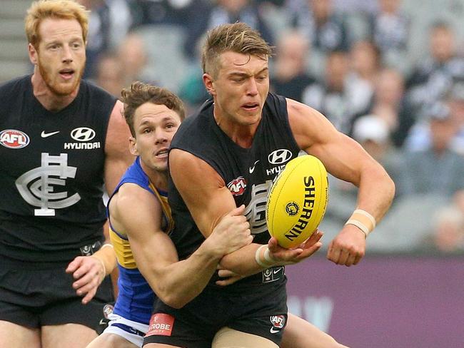 Patrick Cripps of the Blues is tackled by Jack Redden of the Eagles during the Round 5 AFL match between the Carlton Blues and the West Coast Eagles at the MCG in Melbourne, Saturday, April 21, 2018. (AAP Image/Hamish Blair) NO ARCHIVING, EDITORIAL USE ONLY