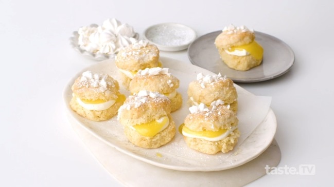 Lemon meringue scones