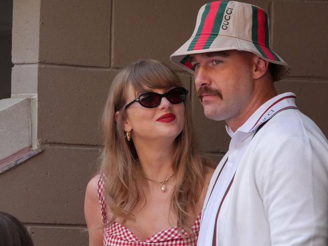 TOPSHOT - US musician Taylor Swift (L) and US NFL football player Travis Kelce (R) attend the men's final match between Italy's Jannik Sinner and USA's Taylor Fritz on day fourteen of the US Open tennis tournament at the USTA Billie Jean King National Tennis Center in New York City, on September 8, 2024. (Photo by TIMOTHY A. CLARY / AFP)