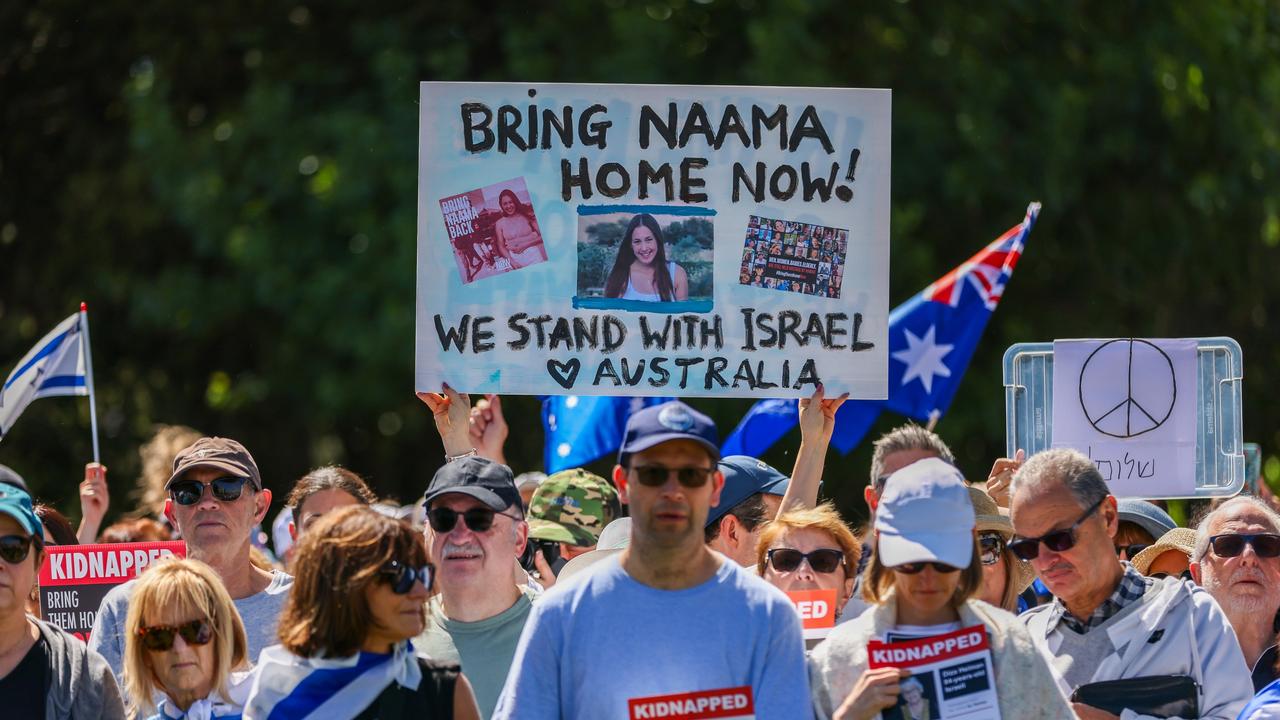 Supporters of Israel attending a rally in Caulfield on Sunday. Picture: Asanka Ratnayake