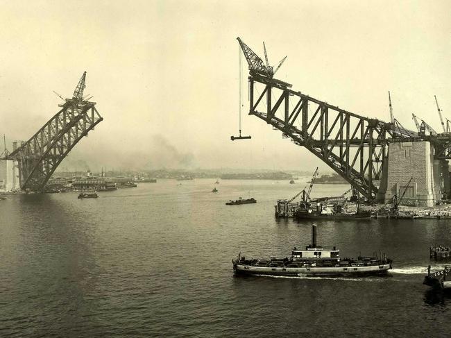 Construction of the Harbour Bridge.