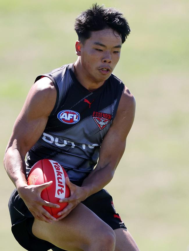 Jaidyn Nguyen marks. Picture: Mark Stewart