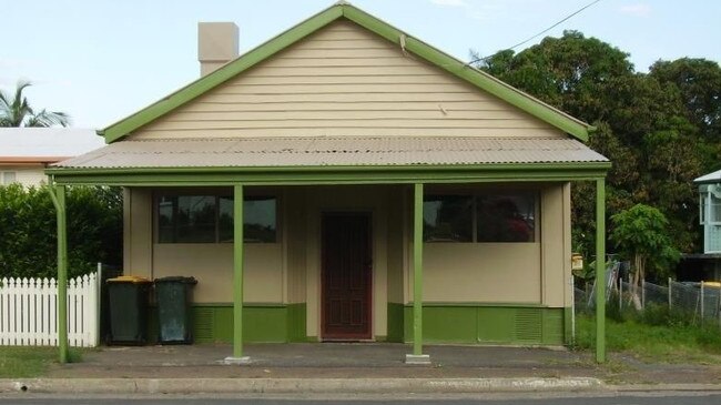 The shop at 211 Upper Dawson Road in 2010.