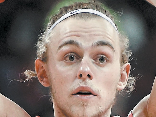 LAS VEGAS, NV - JANUARY 21: Hugh Greenwood #3 of the New Mexico Lobos looks to pass against the UNLV Rebels during their game at the Thomas & Mack Center on January 21, 2015 in Las Vegas, Nevada. New Mexico won 71-69. (Photo by Ethan Miller/Getty Images)