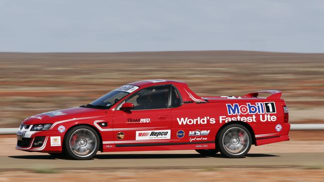 Red rocket ... HSV Maloo sets speed record in Woomera 2006. Photo: Joshua Dowling.